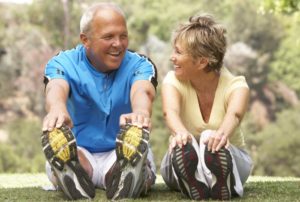 Couple-Stretching-Before-Exercise